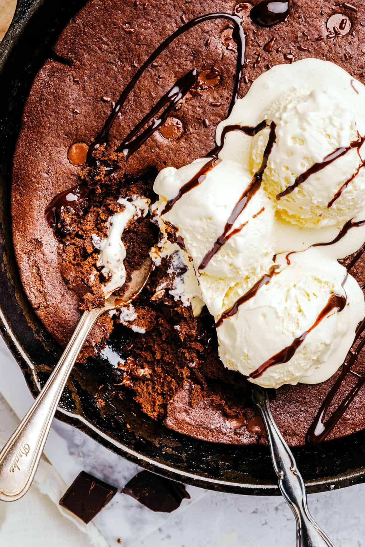 The absolute BEST Flourless Chocolate Chip Brownies that are fudgy, moist and delicious! Made healthier with zero refined sugar, protein-packed black beans, and Greek yogurt!