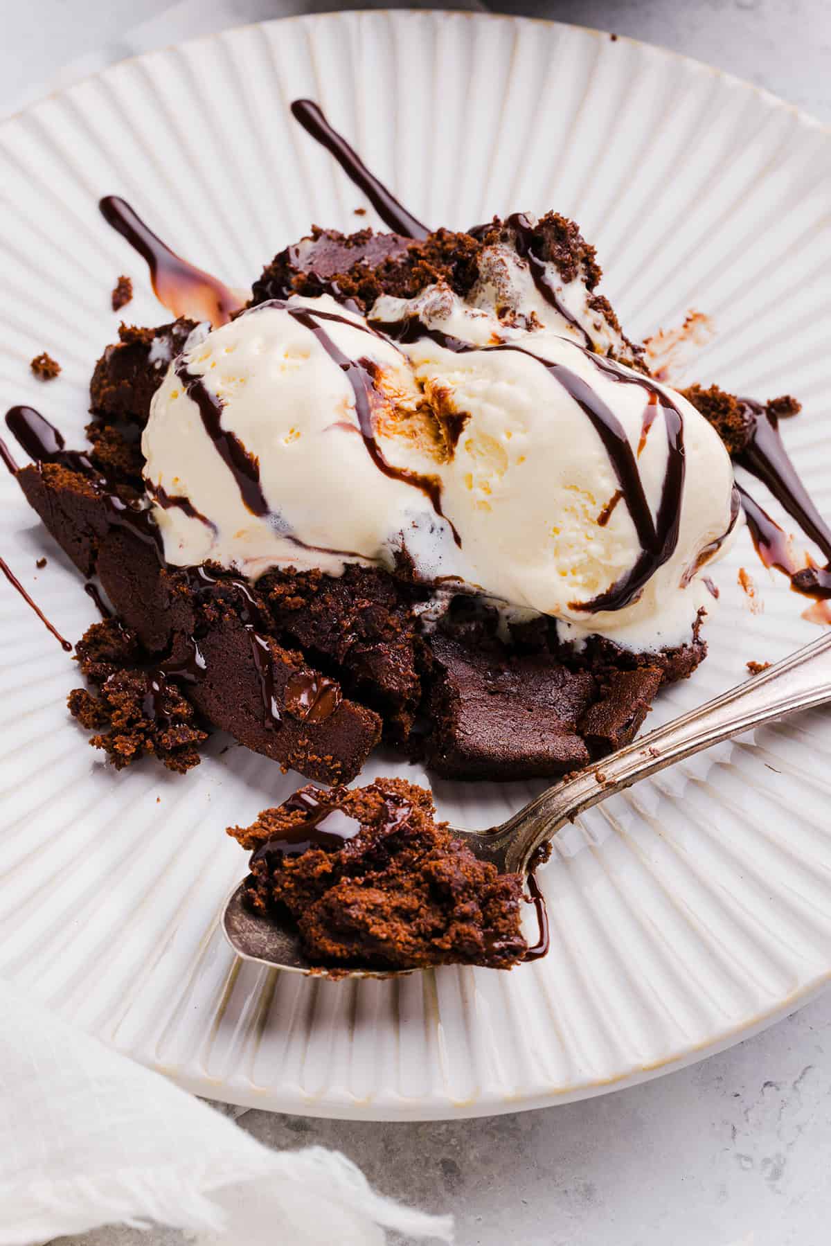 The absolute BEST Flourless Chocolate Chip Brownies that are fudgy, moist and delicious! Made healthier with zero refined sugar, protein-packed black beans, and Greek yogurt!